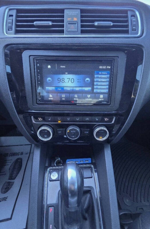 2017 Volkswagen Jetta 1.8T SEL Premium