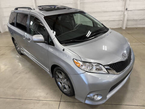 2013 Toyota Sienna SE 8-Passenger
