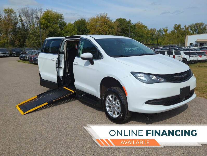 2023 Chrysler Voyager LX's photo