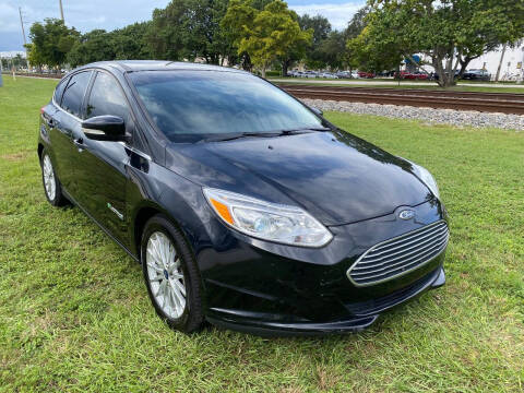 2013 Ford Focus for sale at UNITED AUTO BROKERS in Hollywood FL
