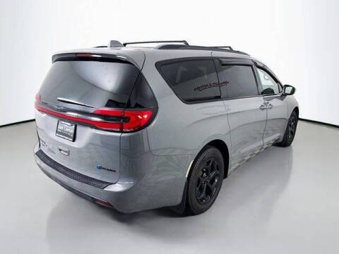 2022 Chrysler Pacifica Hybrid Touring L