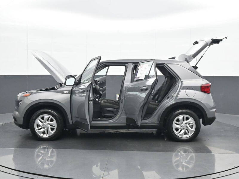 2022 Hyundai Venue SE