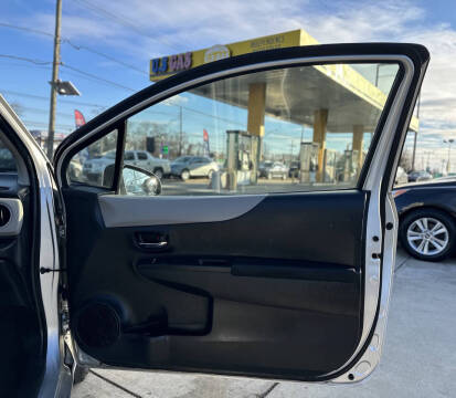 2012 Toyota Yaris 3-Door LE