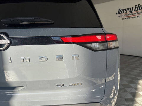 2024 Nissan Pathfinder SL