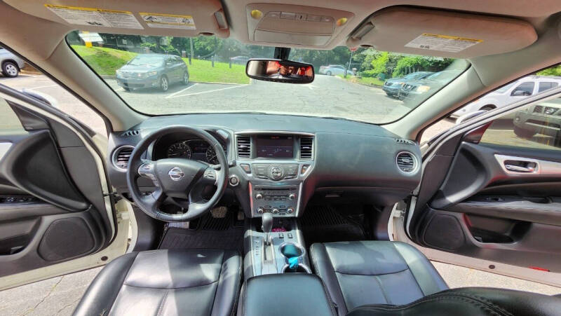 2017 Nissan Pathfinder SV