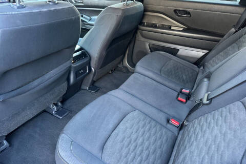 2024 Nissan Pathfinder SV