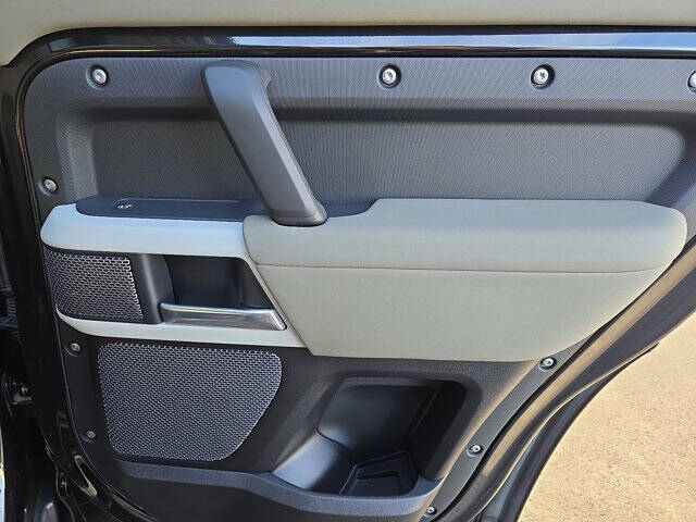 2020 Land Rover Defender 110 SE