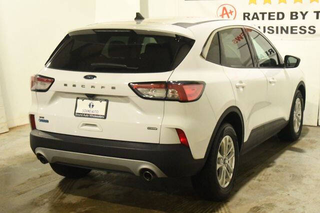 2022 Ford Escape Hybrid SE