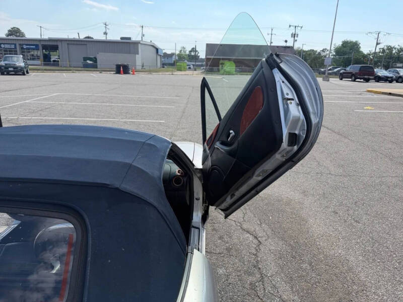 2004 Mazda MX-5 Miata