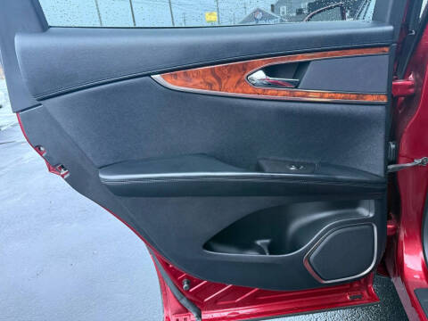 2019 Lincoln Nautilus Select