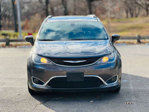 2017 Chrysler Pacifica Touring-L