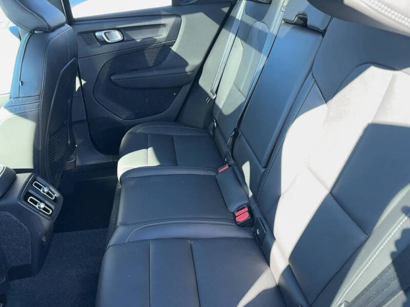 2025 Volvo XC40 B5 Plus Bright Theme