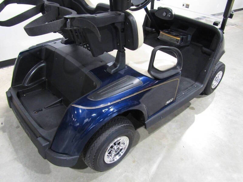 2019 E-Z-GO RXV