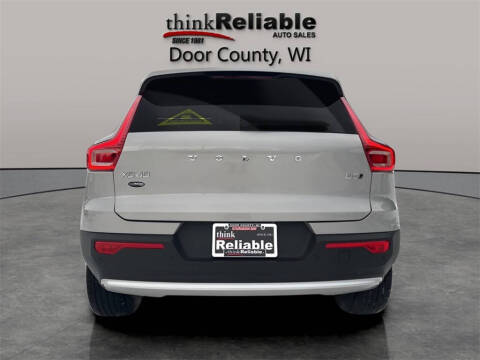 2025 Volvo XC40 B5 Core Bright Theme