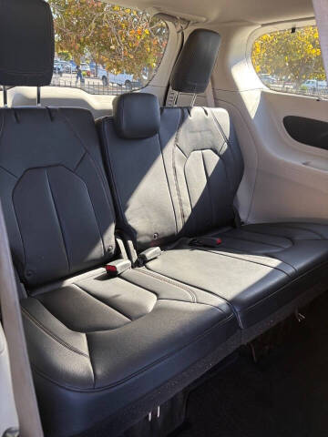 2017 Chrysler Pacifica Touring-L