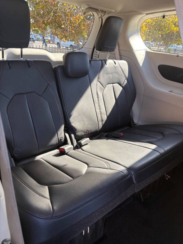 2017 Chrysler Pacifica Touring-L