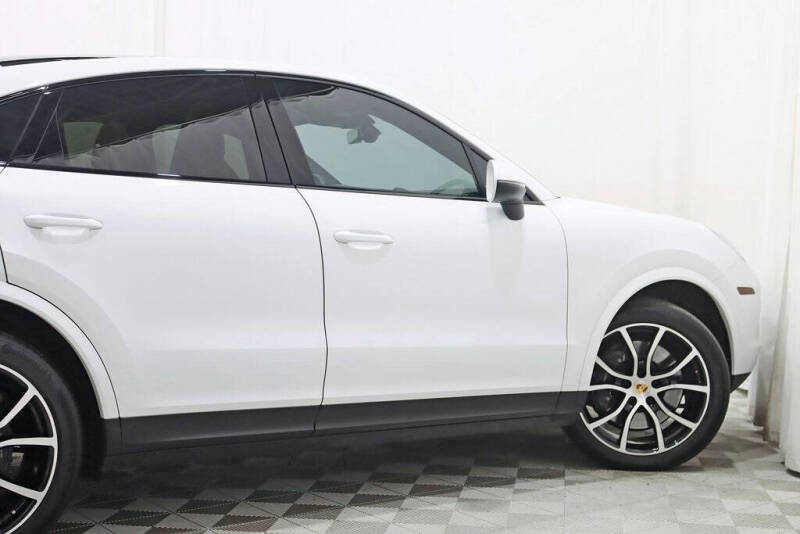 2023 Porsche Cayenne Coupe Platinum Edition