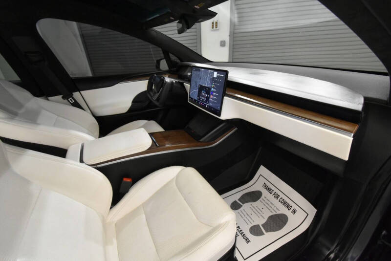 2023 Tesla Model X Standard Range