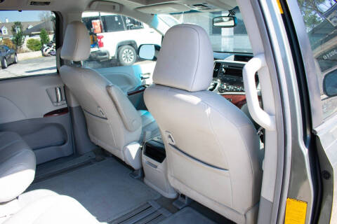 2013 Toyota Sienna XLE 8-Passenger