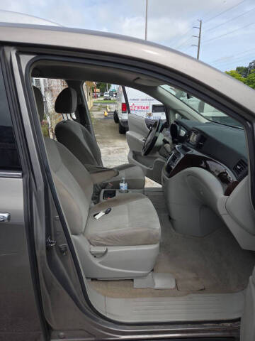 2017 Nissan Quest SV