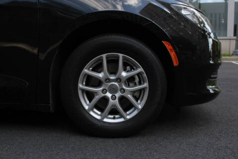 2024 Chrysler Voyager LX