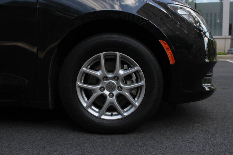 2024 Chrysler Voyager LX