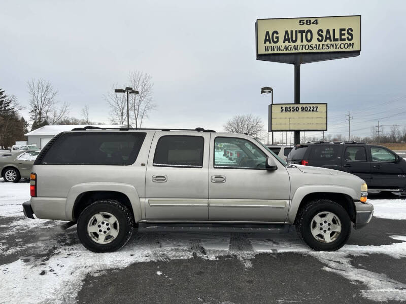 2005 Chevrolet Suburban LS's photo