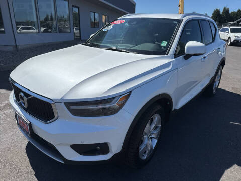 2022 Volvo XC40 T5 Momentum