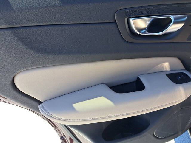 2026 Volvo XC60 B5 Core