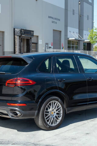 2017 Porsche Cayenne Platinum Edition