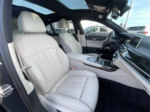 2022 BMW 7 Series 745e xDrive