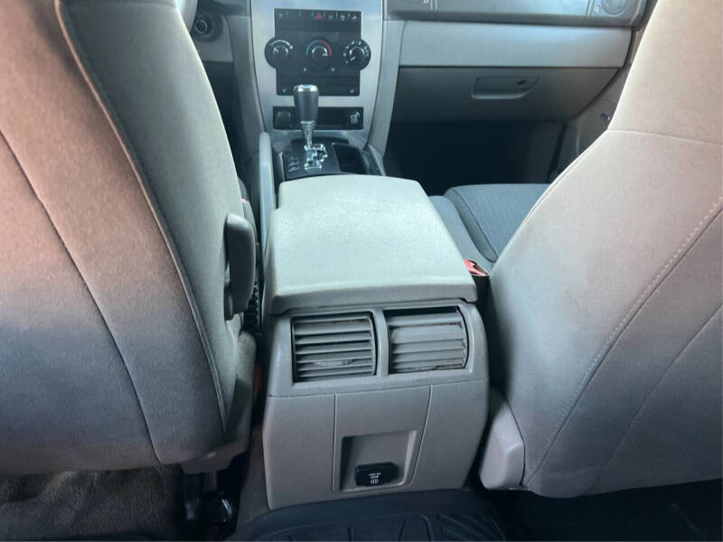 2008 Jeep Commander Sport