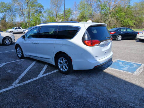 2017 Chrysler Pacifica Touring-L Plus