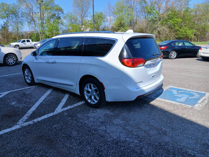2017 Chrysler Pacifica Touring-L Plus