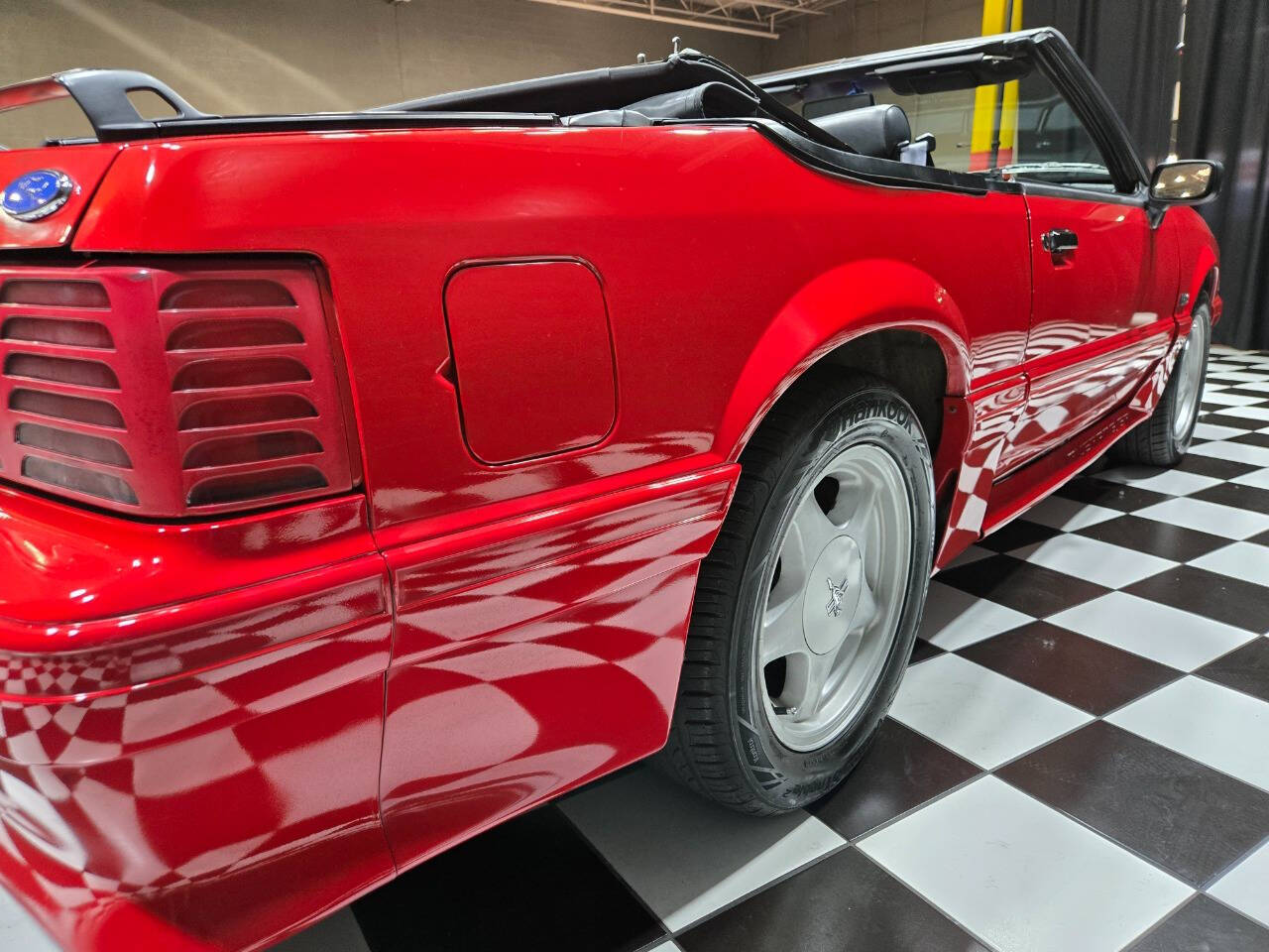 1992 Ford Mustang 24