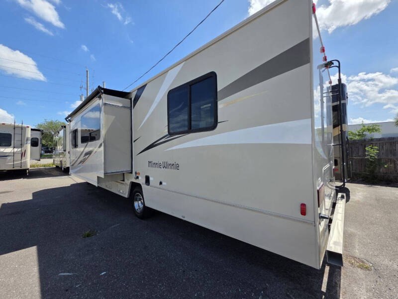 2017 Winnebago Minnie Winnie