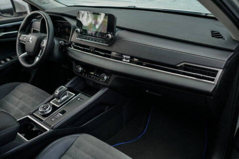 2023 Mitsubishi Outlander PHEV SE
