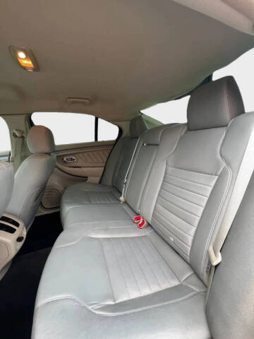 2016 Ford Taurus SE