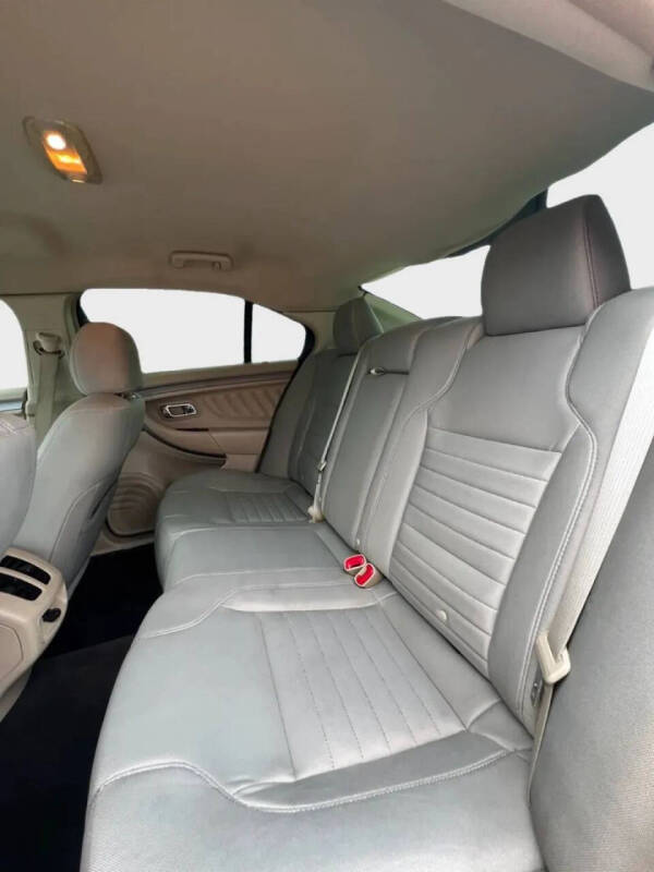 2016 Ford Taurus SE