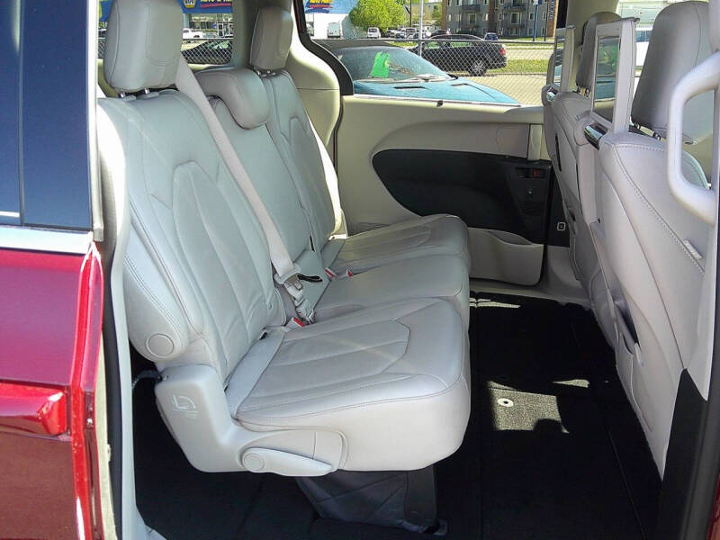 2017 Chrysler Pacifica Touring-L Plus