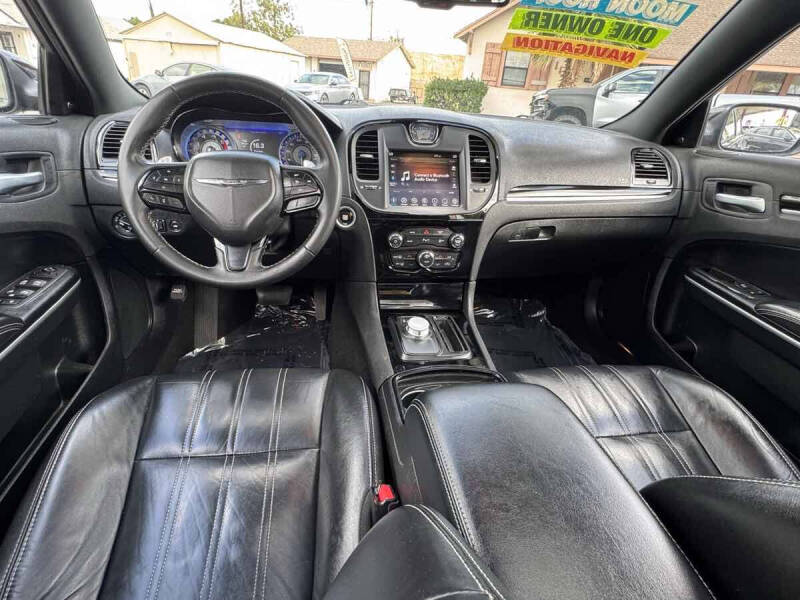 2022 Chrysler 300 S V8