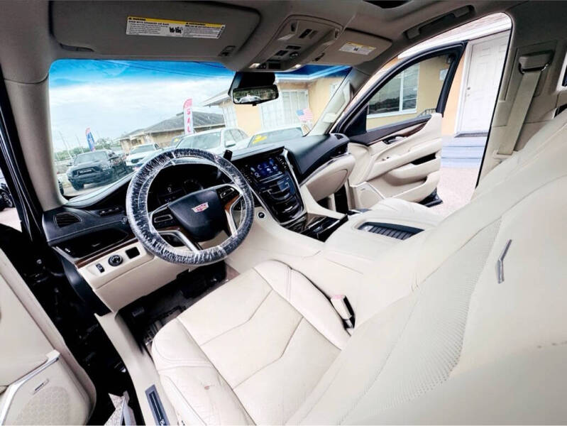 2018 Cadillac Escalade ESV Luxury