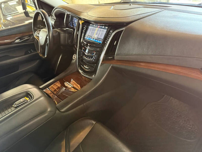 2018 Cadillac Escalade Luxury