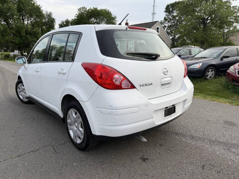 2011 Nissan Versa 1.8 SL