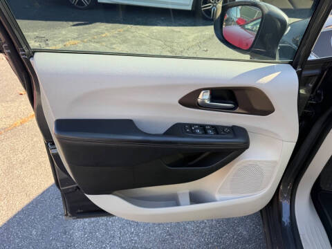 2017 Chrysler Pacifica Touring-L Plus