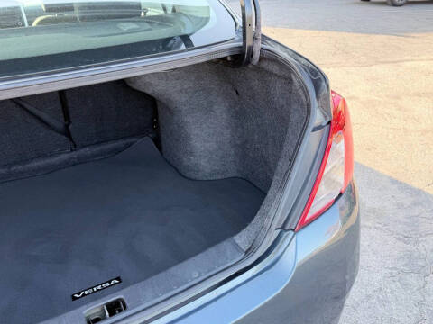 2015 Nissan Versa 1.6 S