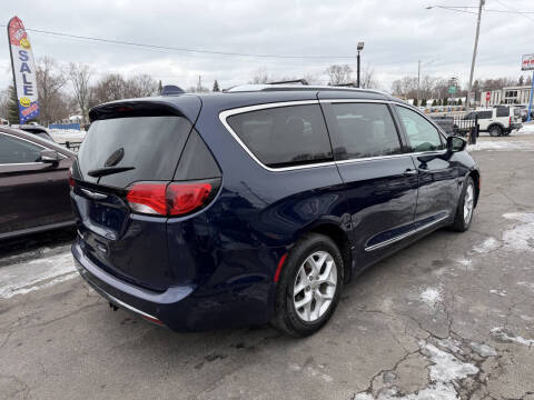 2017 Chrysler Pacifica Touring-L Plus