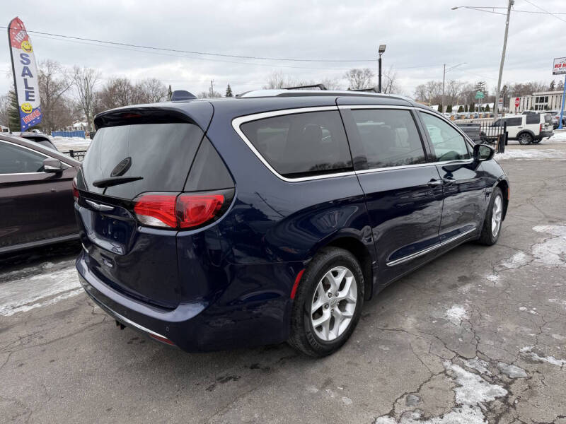 2017 Chrysler Pacifica Touring-L Plus