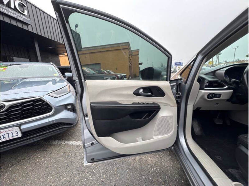 2020 Chrysler Pacifica Touring L