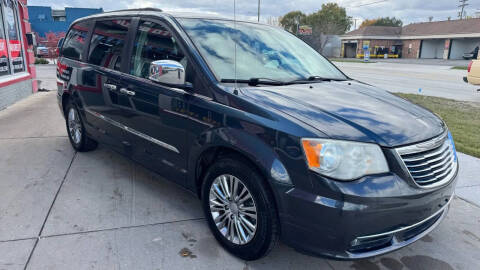 2013 Chrysler Town and Country Touring-L